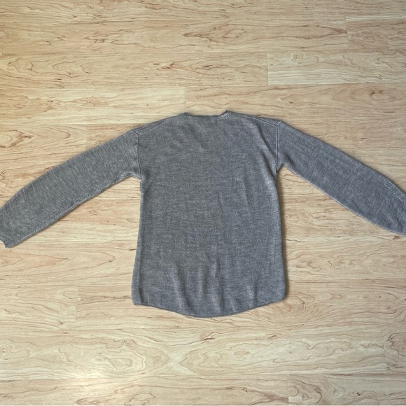 |SOL| Baby Alpaca Hair Long Sleeve Sweater in Woman’s Oversized Medium V-Neck - Picture 4 of 7